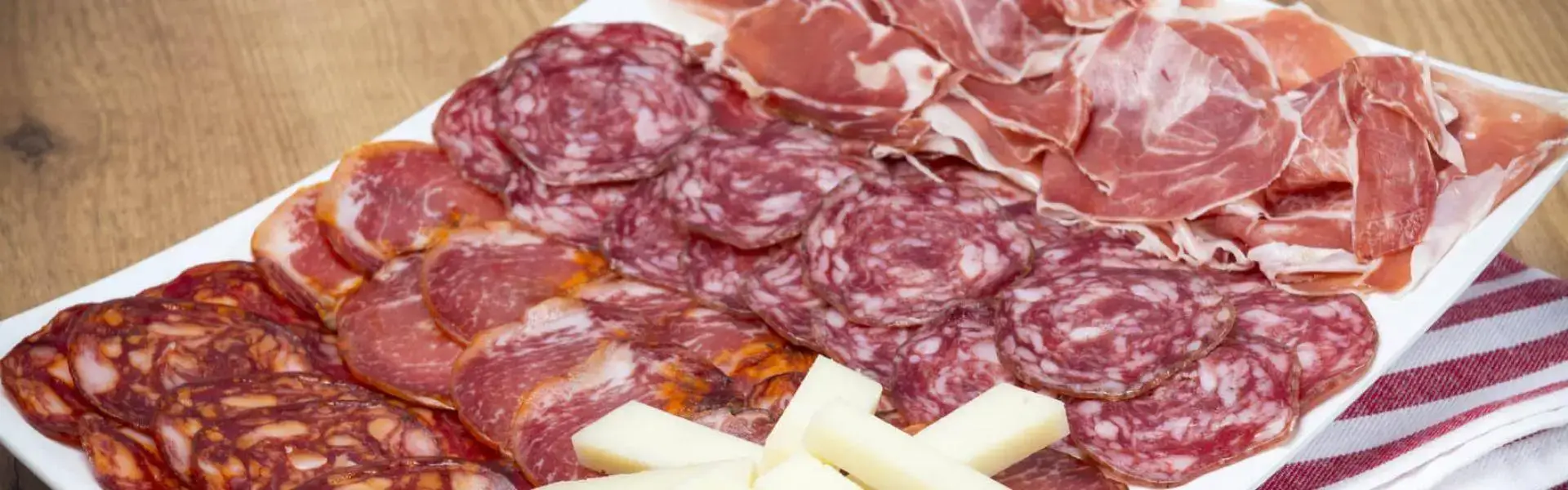 I SALUMI TIPICI DELLE TRADIZIONI ESTERE