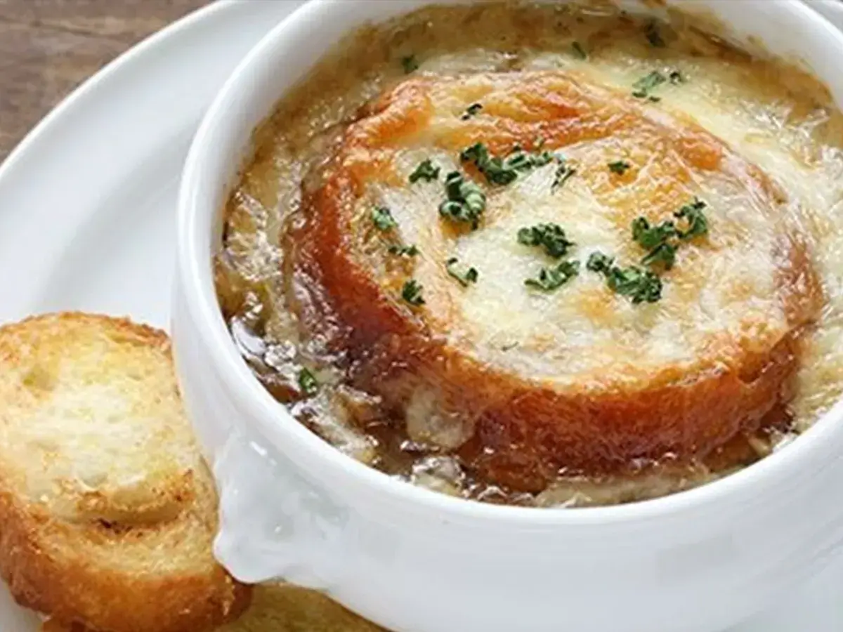 ZUPPA DI CIPOLLE ALLA FRANCESE